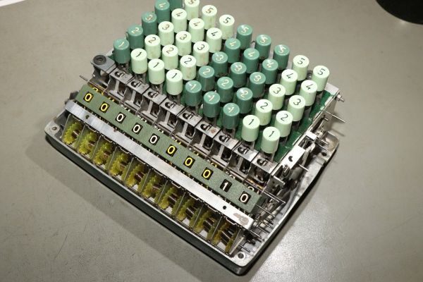 PLUS Addiermaschine