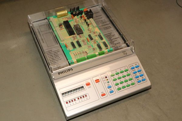 Philips Microcomputer Master Lab MC6400