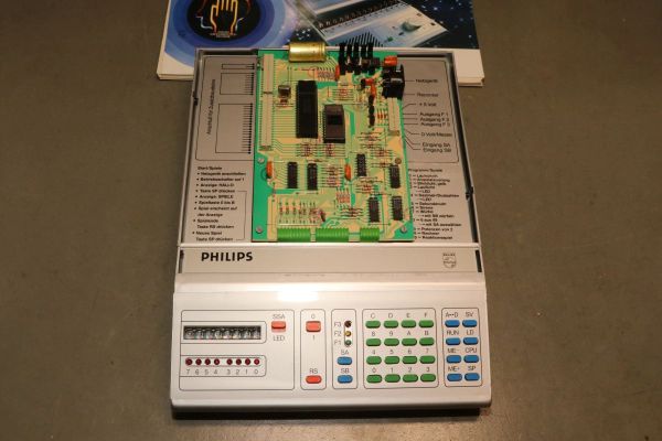 Philips Microcomputer Master Lab MC6400