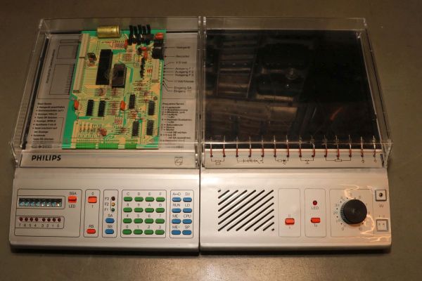 Philips Microcomputer Master Lab MC6400